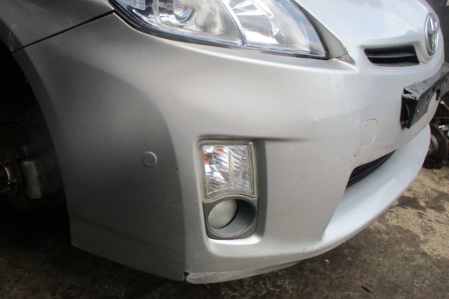 2012 GENUINE TOYOTA PRIUS FRONT BUMPER COMPLETE - Image 2