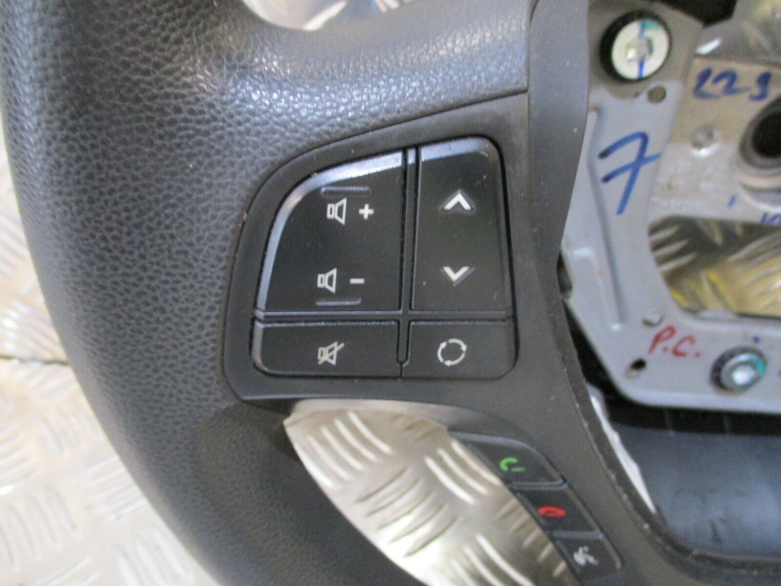 2016 GENUINE HYUNDAI I10 MULTIFUNCTION STEERING WHEEL 56130-B4000 56100-B9050 - Image 4