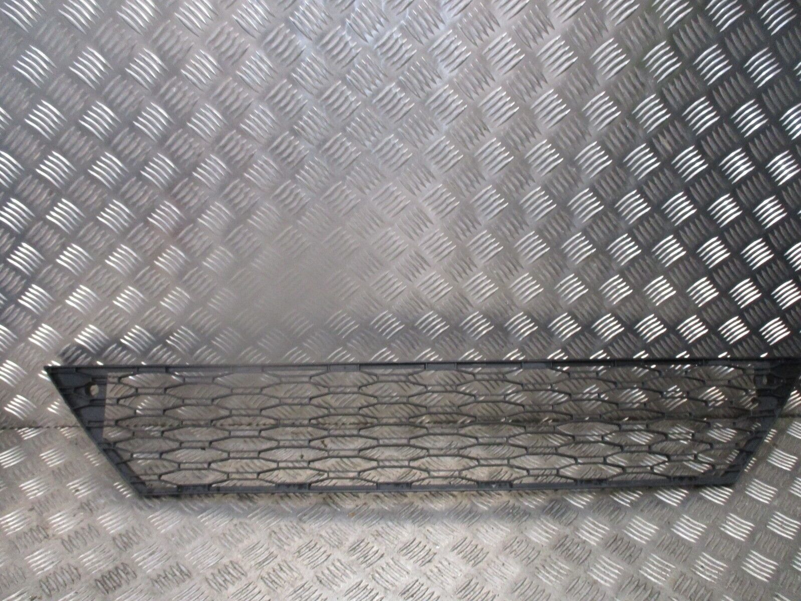 2016 GENUINE SEAT LEON FR FRONT BUMPER GRILL 5F0853667A - Image 2