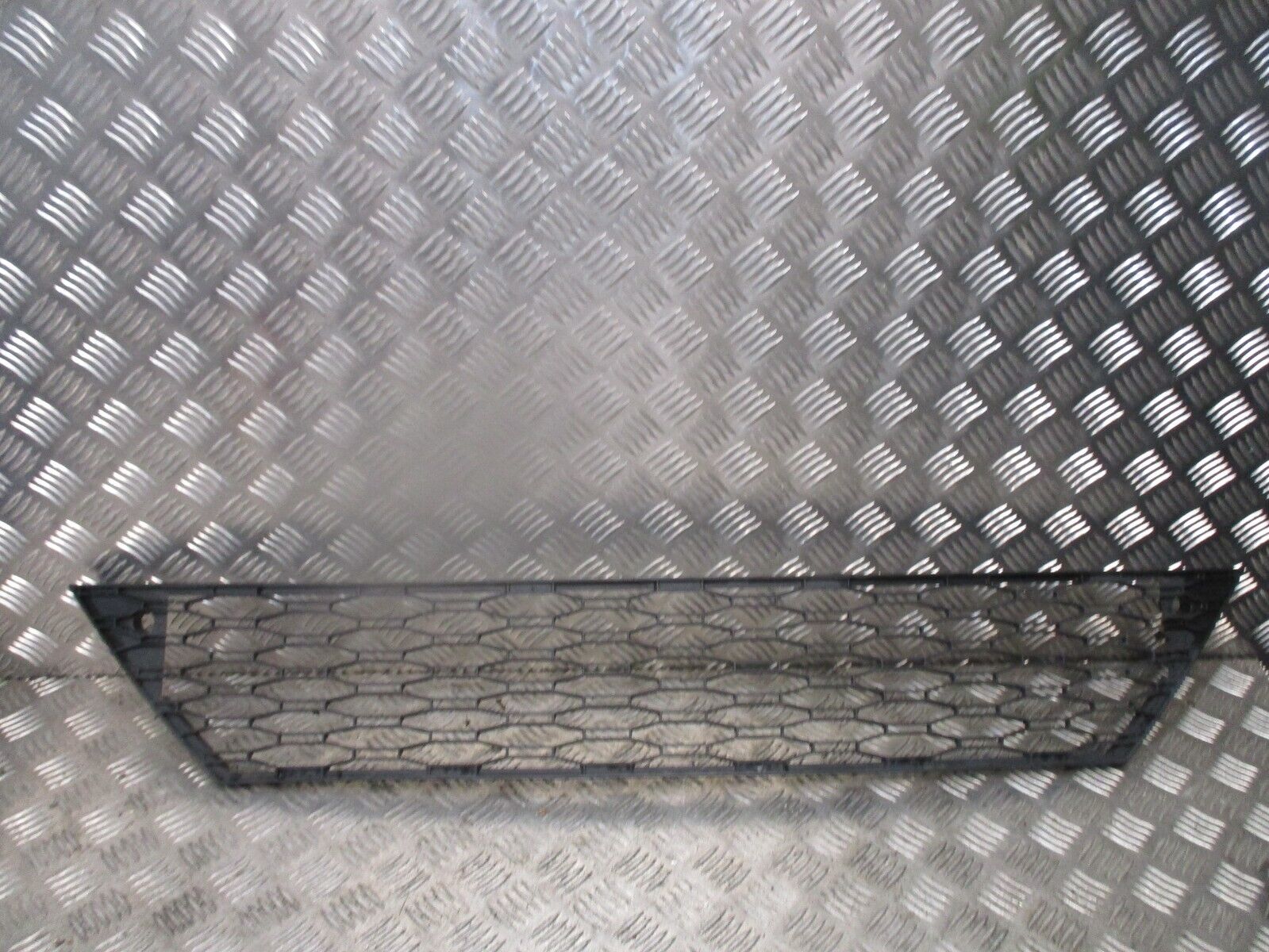 2016 GENUINE SEAT LEON FR FRONT BUMPER GRILL 5F0853667A - Image 3