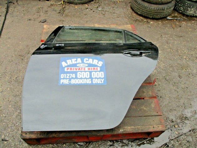 2012 TOYOTA AURIS REAR LEFT PASSENGER SIDE BARE SHELL DOOR IN GOOD CONDITION - Image 2