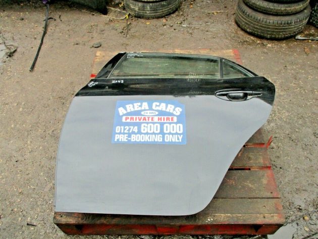 2012 TOYOTA AURIS REAR LEFT PASSENGER SIDE BARE SHELL DOOR IN GOOD CONDITION - Image 3