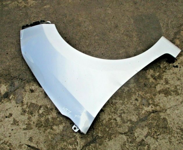 2014 GENUINE HYUNDAI I10 FRONT RIGHT DRIVER SIDE DOOR WING IN GOOD CONDITION