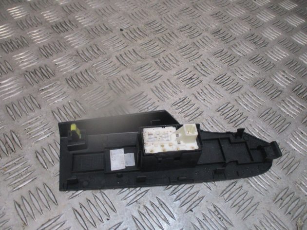 2015 GENUINE TOYOTA AURIS FRONT LEFT PASSENGER SIDE WINDOW SWITCH 74232-02E00 - Image 2