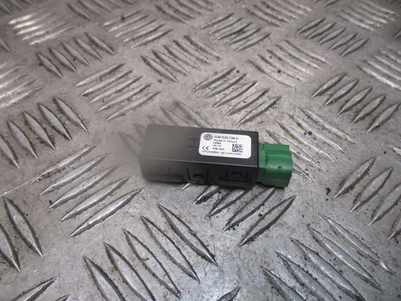 2015 VW SEAT SKODA APP CONNECT CARPLAY ANDROID AUTO USB SOCKET 5Q0035726E OEM - Image 3