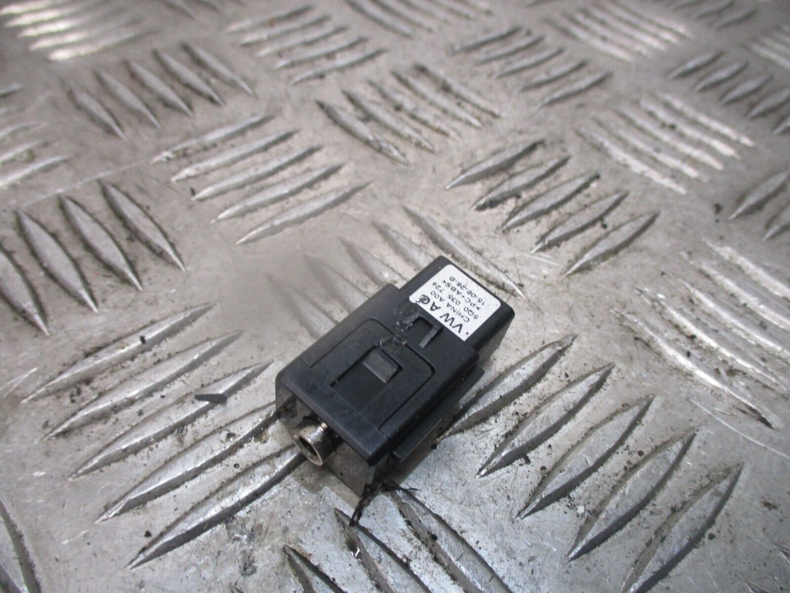 2015 VW SEAT SKODA APP AUX IN AUDIO SOCKET PORT CONNECTION 5Q0035724 - Image 2