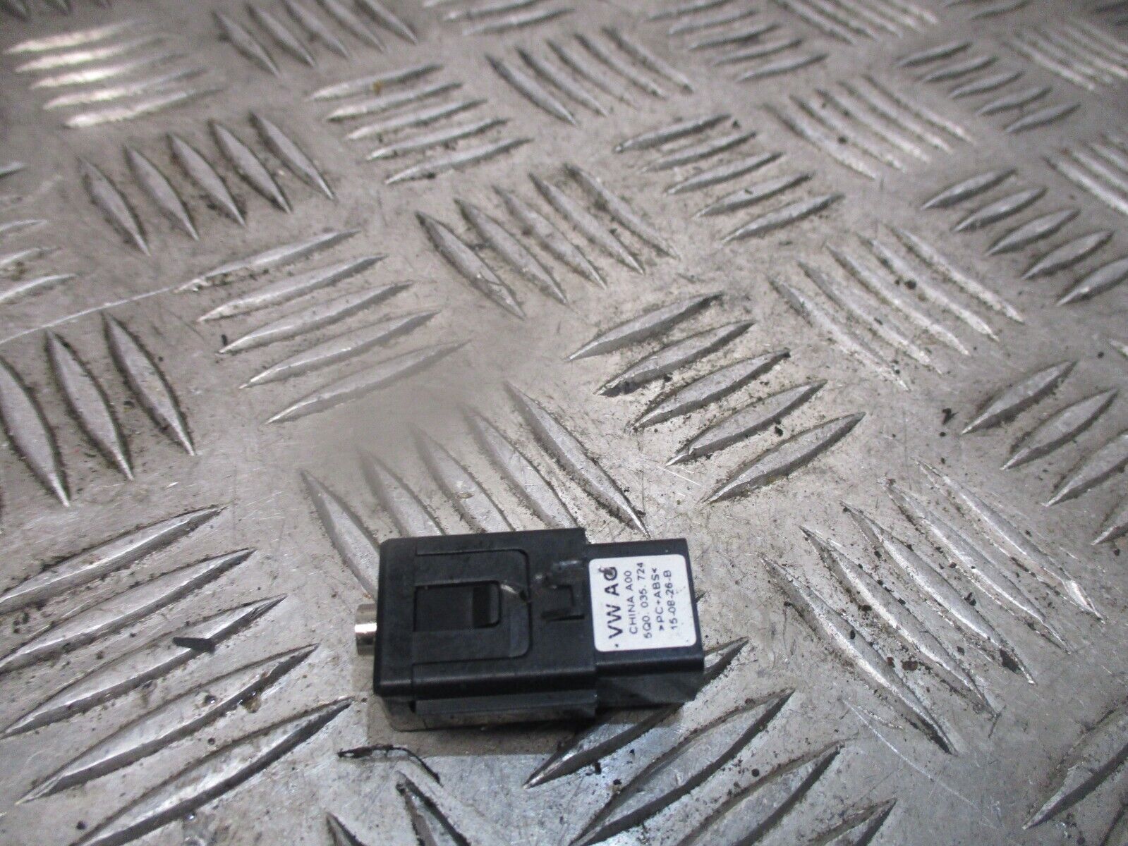 2015 VW SEAT SKODA APP AUX IN AUDIO SOCKET PORT CONNECTION 5Q0035724 - Image 3