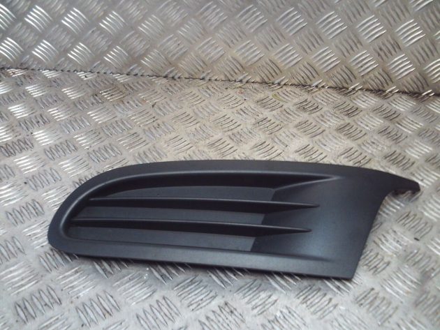 2012 VW GOLF MK6 FRONT LOWER LEFT PASSENGER SIDE FOG LIGHT GRILL 5K0853655A OEM - Image 2