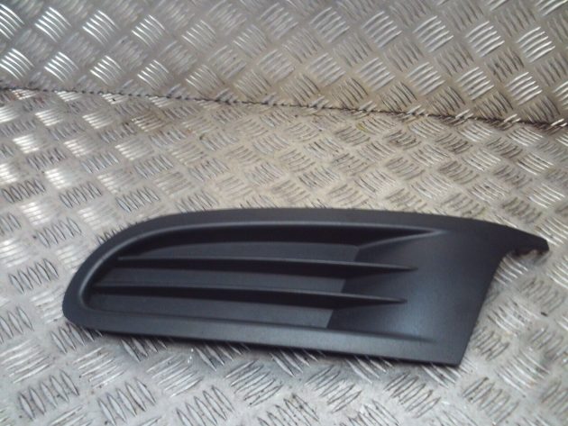 2012 VW GOLF MK6 FRONT LOWER LEFT PASSENGER SIDE FOG LIGHT GRILL 5K0853655A OEM - Image 3