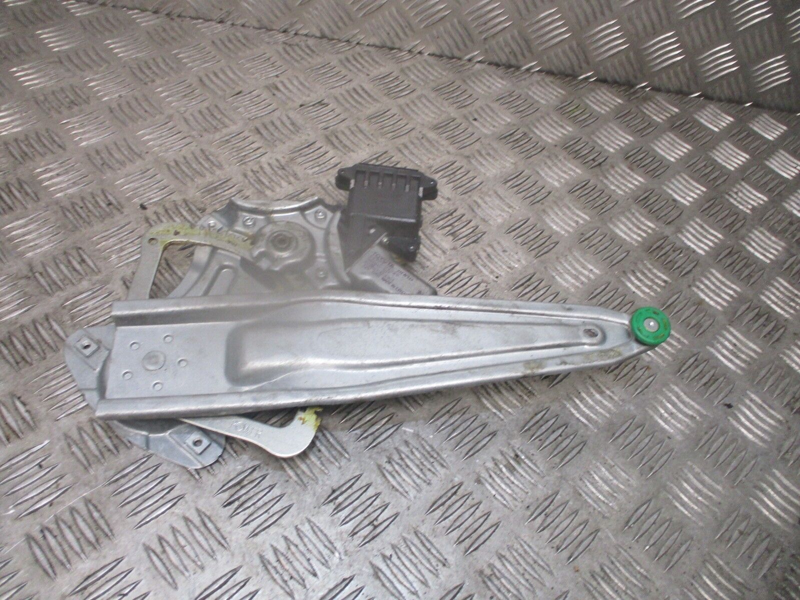 2015 TOYOTA AURIS REAR RIGHT DRIVER SIDE WINDOW REGULATER 85702-02020 - Image 3