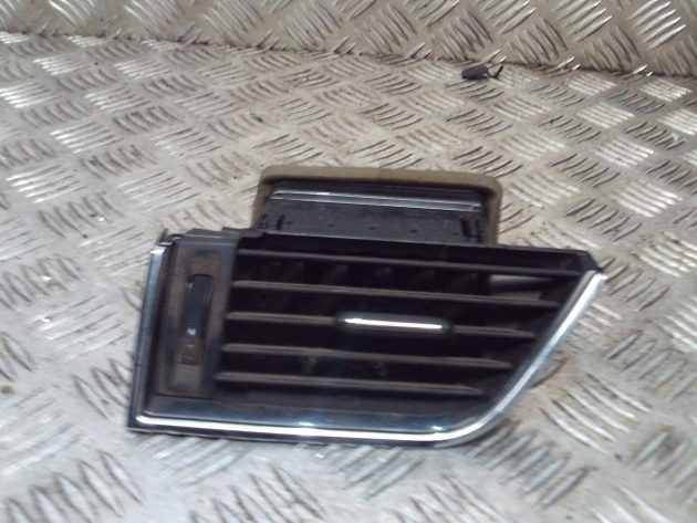2016 GENUINE SKODA OCTAVIA FRONT LEFT PASSENGER SIDE DASHBOARD AIRVENT 5E0819701 - Image 2