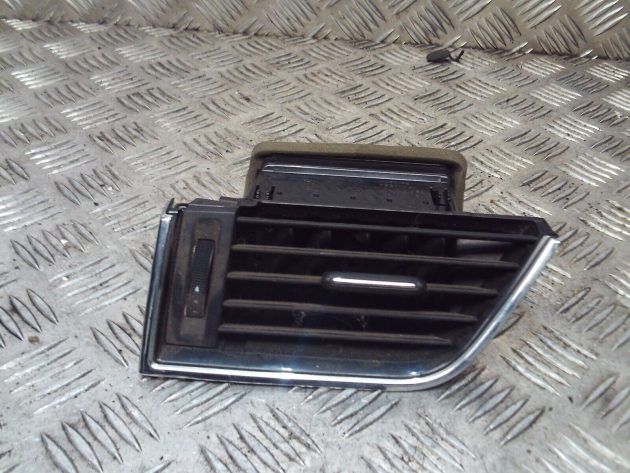 2016 GENUINE SKODA OCTAVIA FRONT LEFT PASSENGER SIDE DASHBOARD AIRVENT 5E0819701 - Image 3