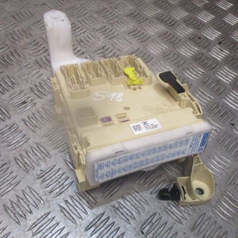 2015 GENUINE TOYOTA AURIS 1.8 PETROL FUSE BOX 82730-12X80