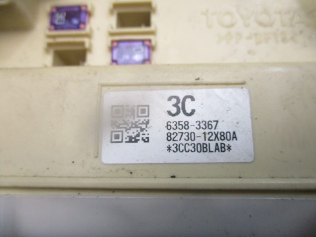2015 GENUINE TOYOTA AURIS 1.8 PETROL FUSE BOX 82730-12X80 - Image 2