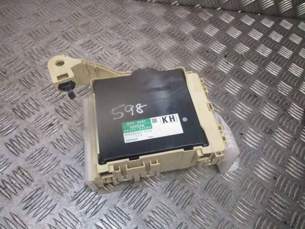 2015 GENUINE TOYOTA AURIS 1.8 PETROL FUSE BOX 82730-12X80 - Image 3