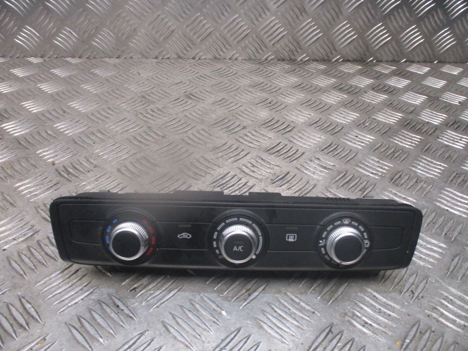 2016 GENUINE AUDI A1 AC HEATER CLIMATE CONTROL SWITCH PANEL 83A820047B - Image 2