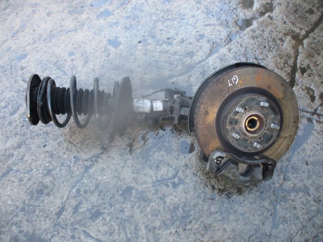 2015 TOYOTA AURIS 1.8 HYBRID FRONT LEFT PASSENGER SIDE SUSPENSION LEG & HUB OEM - Image 4