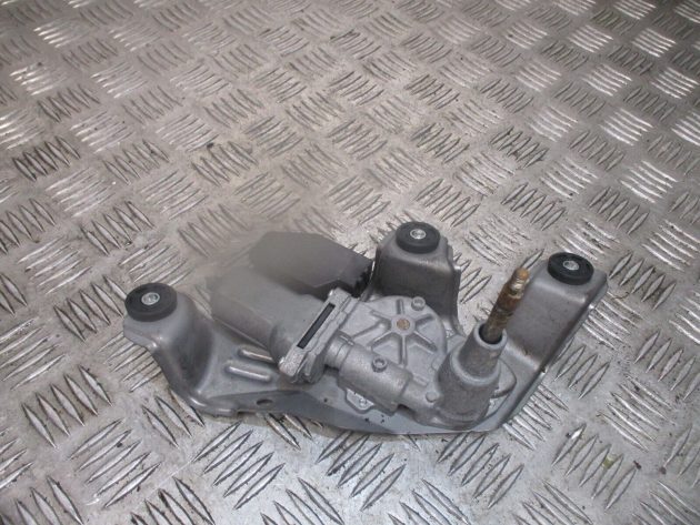2015 GENUINE TOYOTA AURIS REAR WINDSCREEN WIPER MOTOR 85130-02050 - Image 3
