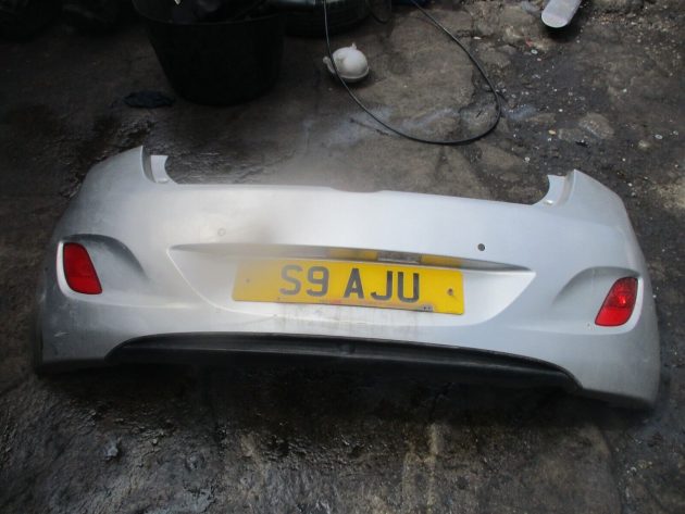 2013 GENUINE HYUNDAI I30 REAR COMPLETE BUMPER - Image 2