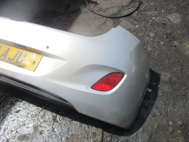2013 GENUINE HYUNDAI I30 REAR COMPLETE BUMPER - Image 4