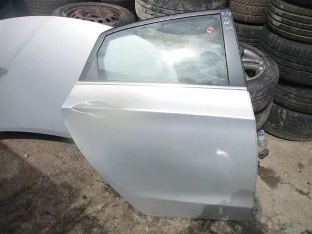 2013 GENUINE HYUNDAI I30 REAR RIGHT DRIVER SIDE BARE SHELL DOOR OSR - Image 2