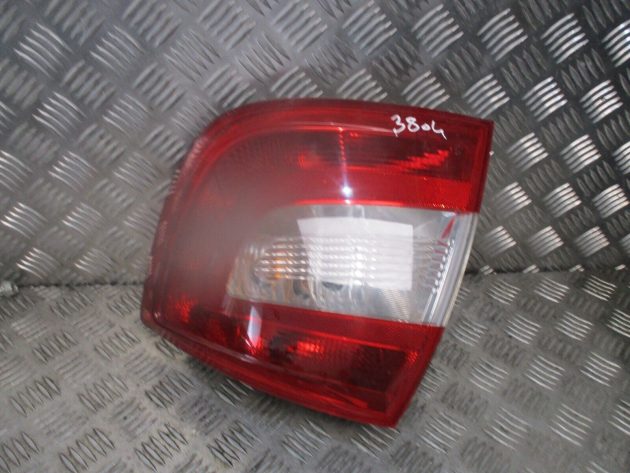 2013 GENUINE SKODA RAPID REAR RIGHT DRIVER SIDE BODY TAILGATE LIGHT 5JH945258