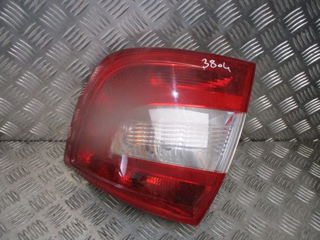 2013 GENUINE SKODA RAPID REAR RIGHT DRIVER SIDE BODY TAILGATE LIGHT 5JH945258 - Image 2