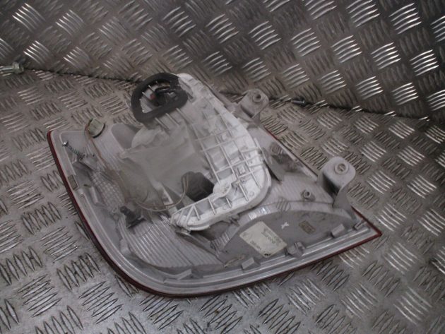 2013 GENUINE SKODA RAPID REAR RIGHT DRIVER SIDE BODY TAILGATE LIGHT 5JH945258 - Image 3