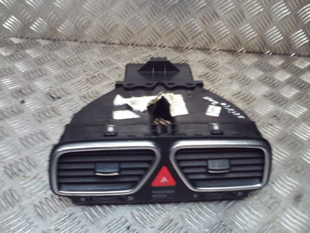 2011 GENUINE VW SCIROCCO CENTRE MIDDLE DASH AIR VENTS 1Q0819735C