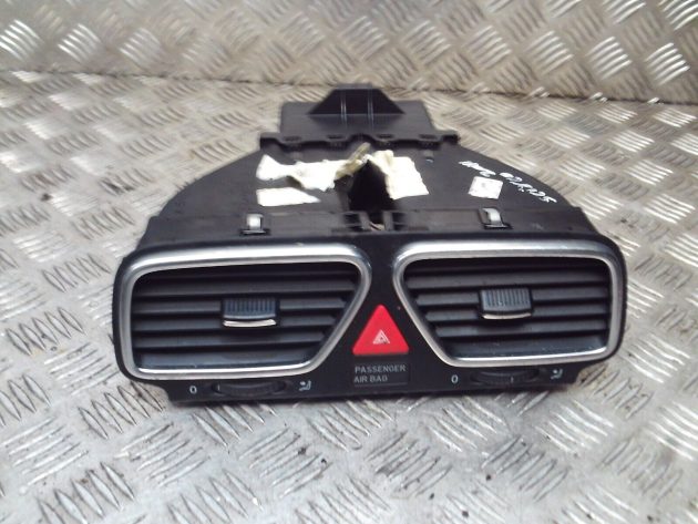 2011 GENUINE VW SCIROCCO CENTRE MIDDLE DASH AIR VENTS 1Q0819735C - Image 3