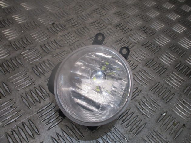 2016 GENUINE TOYOTA AURIS FRONT RIGHT DRIVER SIDE FOG LIGHT 81210-02110 - Image 2