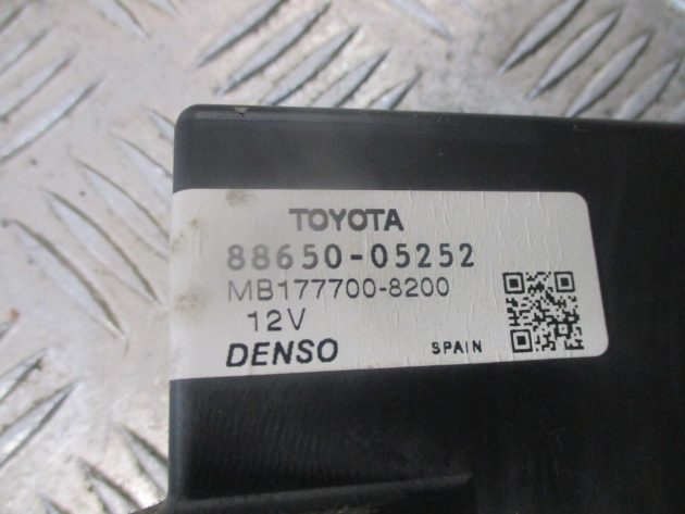 2014 GENUINE TOYOTA AVENSIS AC AIR CON HEATER CONTROL MODULE ECU 88650-05252 - Image 2
