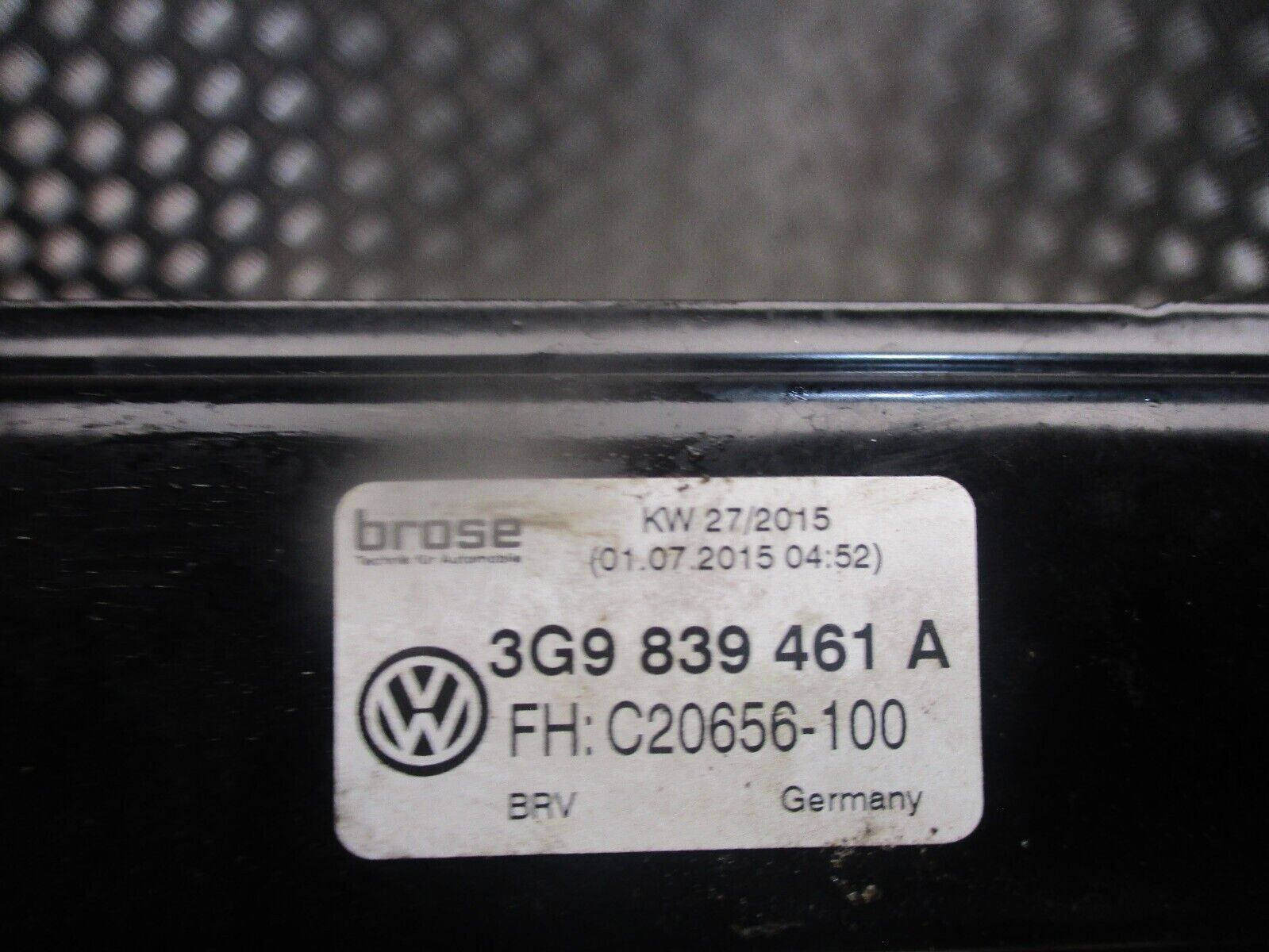2016 GENUINE VW PASSAT B8 REAR LEFT PASSENGER SIDE WINDOW REGULATER 3G9839461A - Image 4