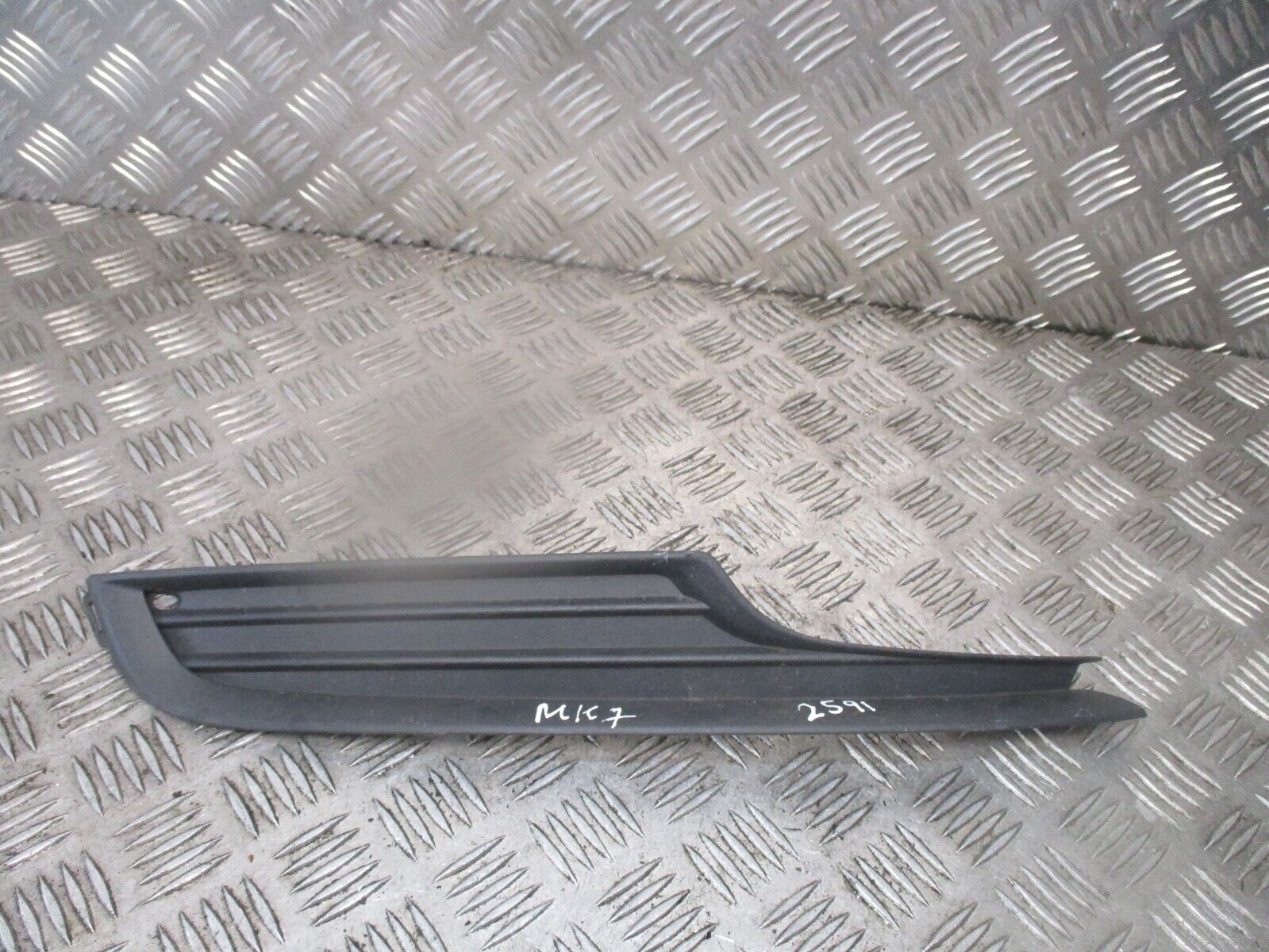 2015 GENUINE VW GOLF MK7 FRONT RIGHT DRIVER SIDE LOWER GRILL TRIM 5G0853666