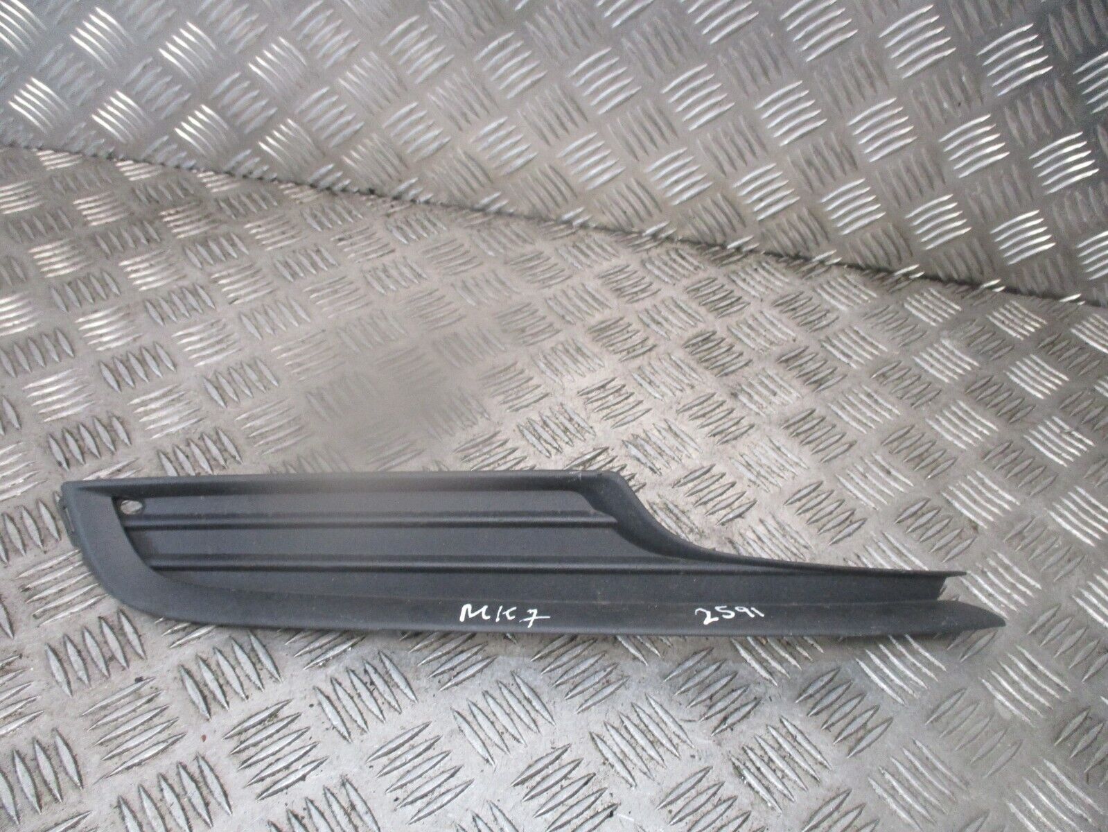 2015 GENUINE VW GOLF MK7 FRONT RIGHT DRIVER SIDE LOWER GRILL TRIM 5G0853666 - Image 2