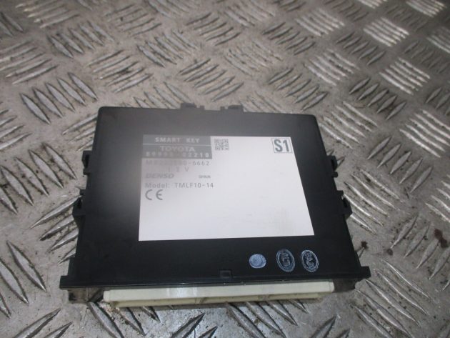 2016 GENUINE TOYOTA AURIS SMART KEY CONTROL MODULE ECU 89990-02210 - Image 3