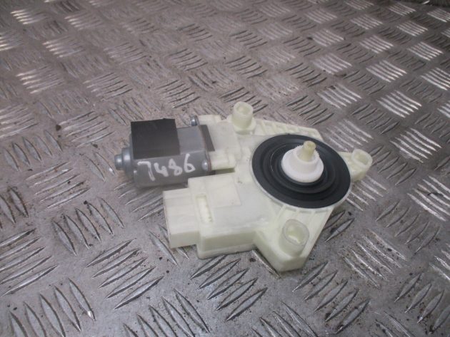 2016 GENUINE VW PASSAT B8 REAR LEFT PASSENGER SIDE WINDOW MOTOR 5Q4959812E