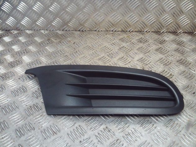 2012 GENUINE VW GOLF MK6 FRONT RIGHT DRIVER SIDE LOWER FOG LIGHT GRILL 5K0853666
