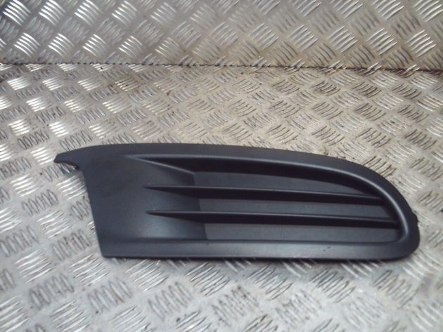 2012 GENUINE VW GOLF MK6 FRONT RIGHT DRIVER SIDE LOWER FOG LIGHT GRILL 5K0853666 - Image 2