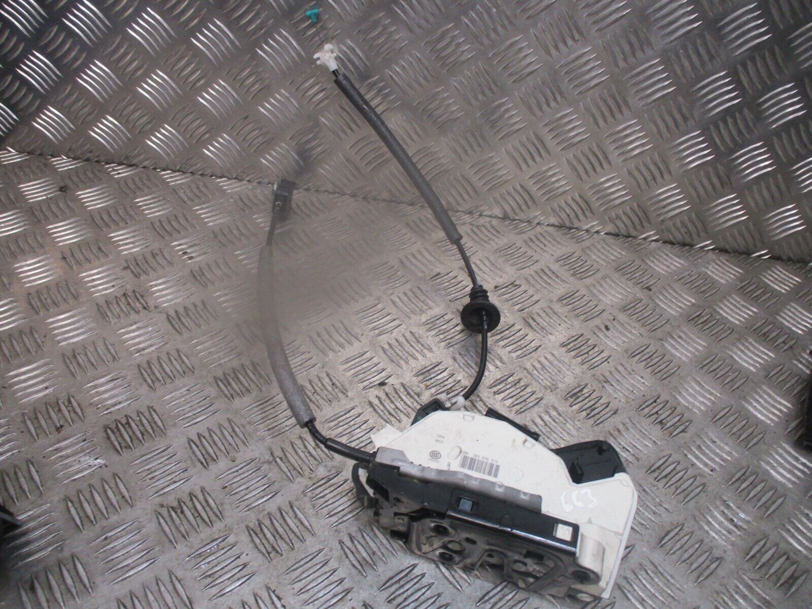 2015 SKODA OCTAVIA REAR LEFT PASSENGER SIDE DOOR LOCK MECHANISM 5E0839015 - Image 2