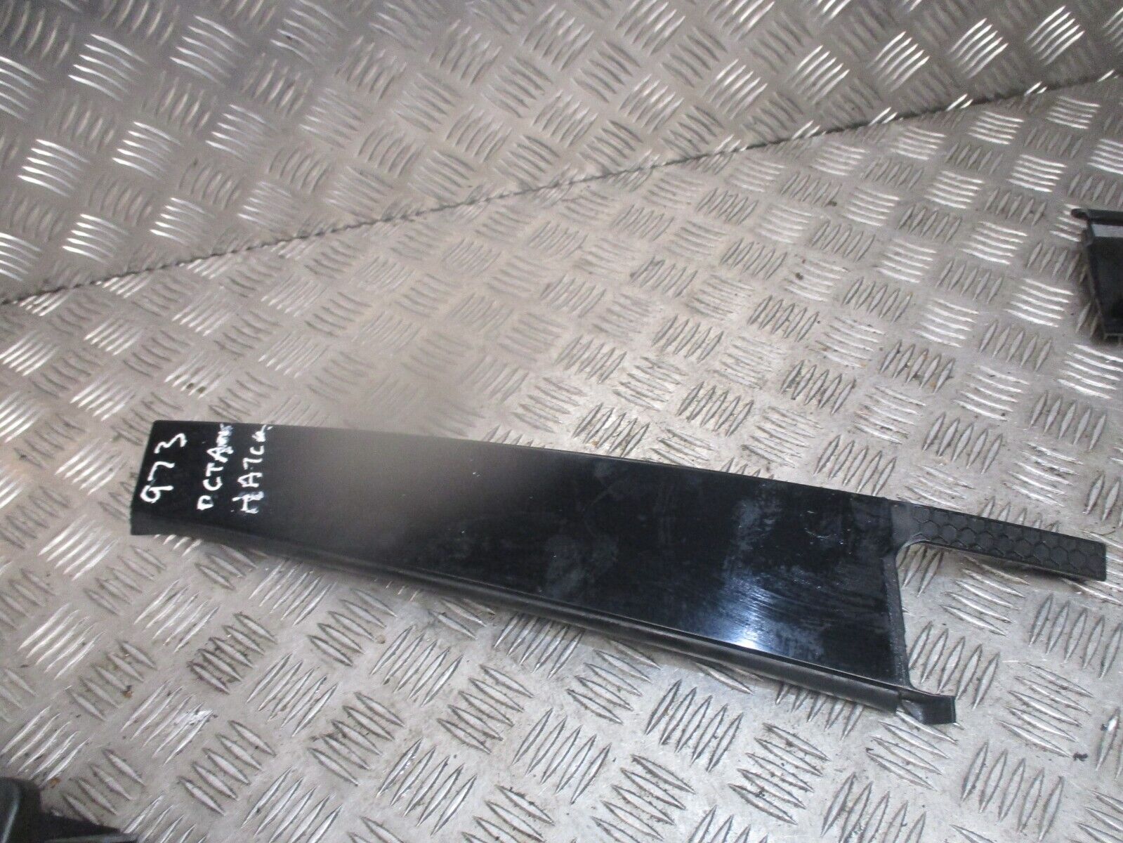 2015 SKODA OCTAVIA HATCH REAR LEFT PASSENGER SIDE DOOR B PILLAR TRIM 5E0839901C - Image 2