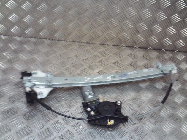 2016 GENUINE HYUNDAI I10 FRONT RIGHT DRIVER SIDE WINDOW REGULATER 82402-B4110