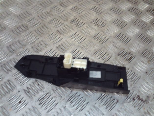 2016 TOYOTA AURIS FRONT LEFT PASSENGER SIDE DOOR WINDOW SWITCH 74232-02E00 OEM - Image 3