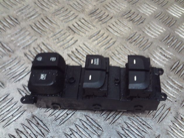 2016 GENUINE HYUNDAI I10 FRONT RIGHT DRIVER SIDE WINDOW SWITCH 299122843 - Image 2