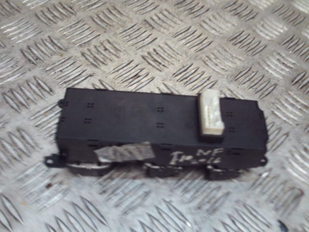 2016 GENUINE HYUNDAI I10 FRONT RIGHT DRIVER SIDE WINDOW SWITCH 299122843 - Image 3
