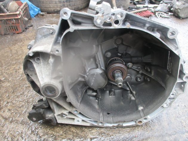 2017 GENUINE PEUGEOT 208 1.6 TSI PETROL 6 SPEED MANUAL GEARBOX - Image 3