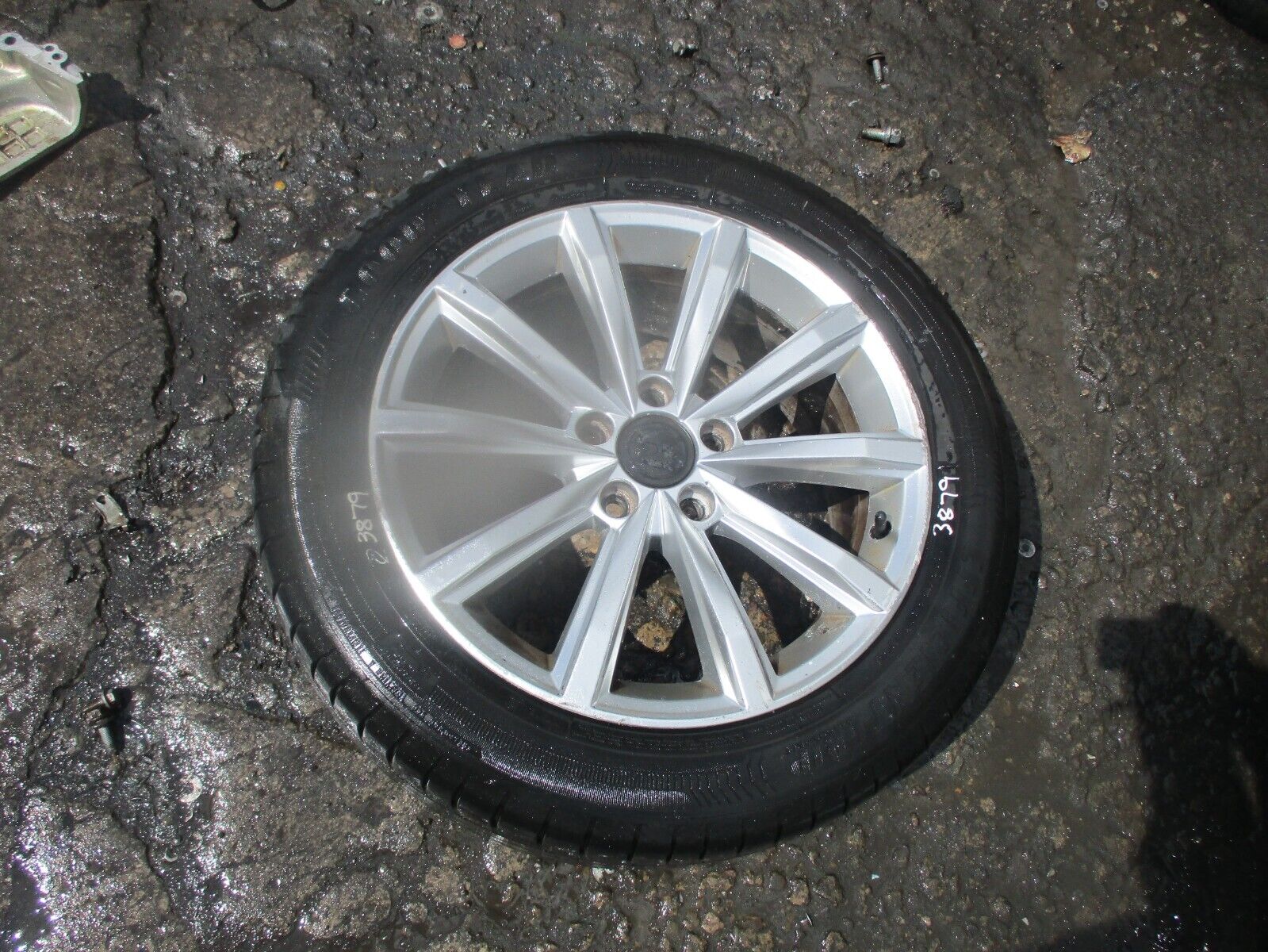 2015 GENUINE VW PASSAT B8 17'' ALLOY WHEEL TYRE SIZE 215/55R17 3G0601025D - Image 2