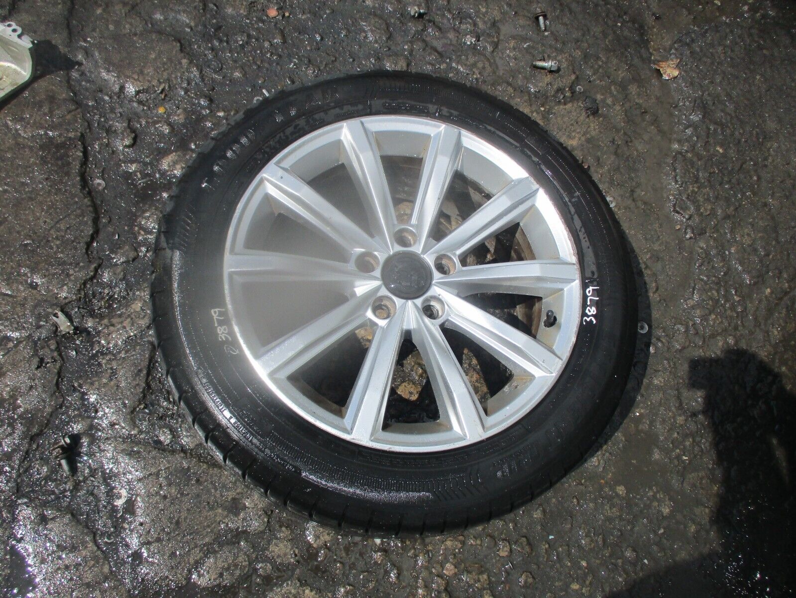 2015 GENUINE VW PASSAT B8 17'' ALLOY WHEEL TYRE SIZE 215/55R17 3G0601025D - Image 3