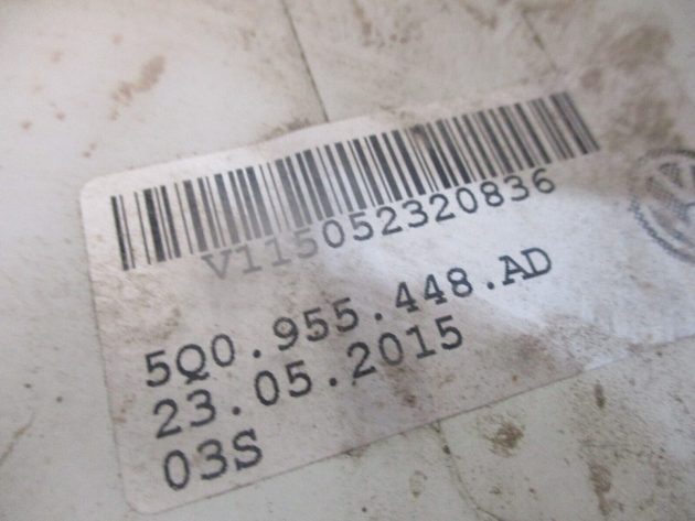 2015 GENUINE SEAT LEON FRONT WINDSCREEN WASHER BOTTLE 5Q0955448AD - Image 2