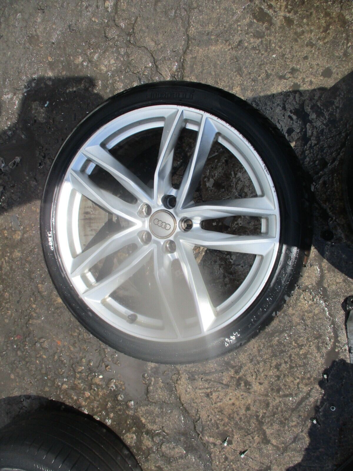 2015 GENUINE AUDI A6 4G 20'' ALLOY WHEEL TYRE SIZE 225/35ZR20 4G9601025N - Image 3